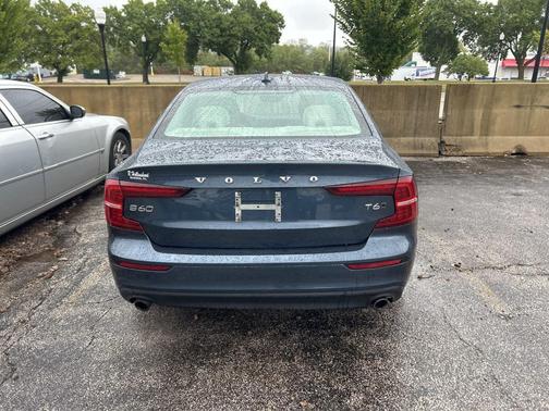 2020 Volvo S60 T6 Momentum