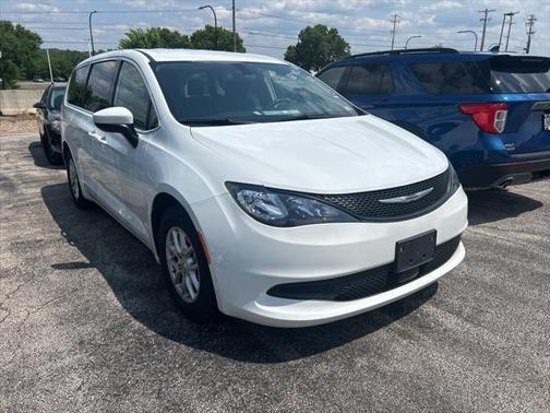 2022 Chrysler Voyager LX