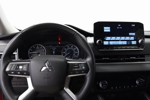 2023 Mitsubishi Outlander SE