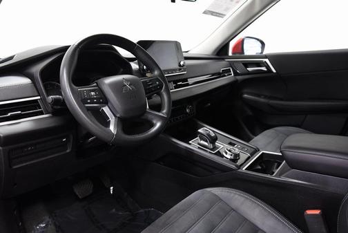 2023 Mitsubishi Outlander SE