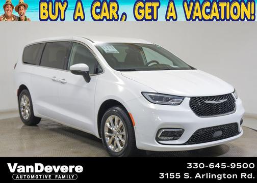 Bright White Clearcoat 2023 Chrysler Pacifica Touring L