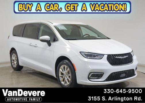 Bright White Clearcoat 2023 Chrysler Pacifica Touring L