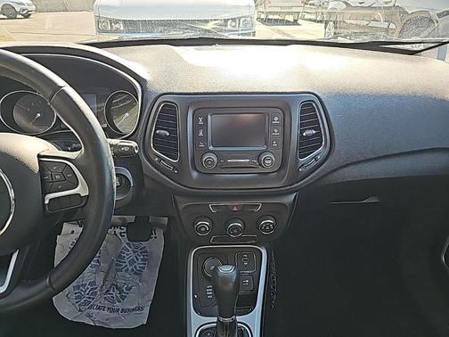White Clearcoat 2018 Jeep Compass Latitude