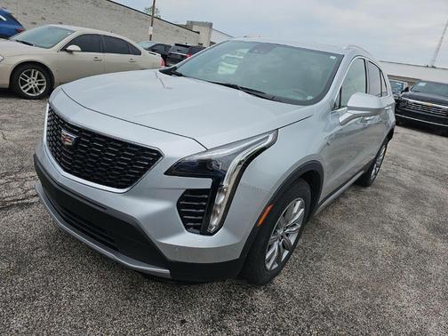 Radiant Silver Metallic 2020 Cadillac XT4 Premium Luxury