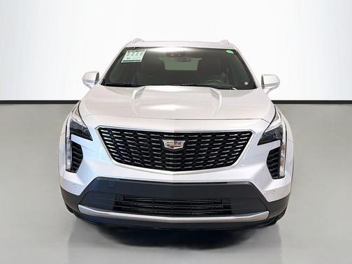 Radiant Silver Metallic 2020 Cadillac XT4 Premium Luxury