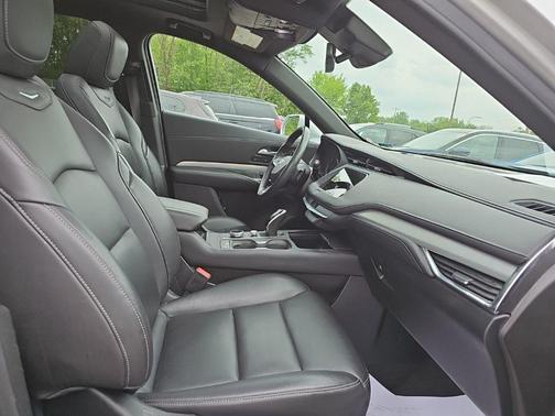 Radiant Silver Metallic 2020 Cadillac XT4 Premium Luxury