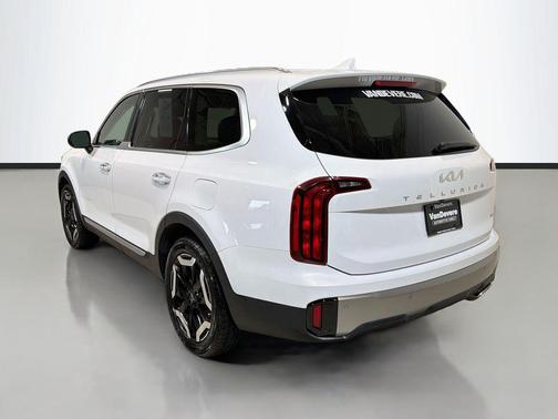Glacial White Pearl 2025 Kia Telluride S