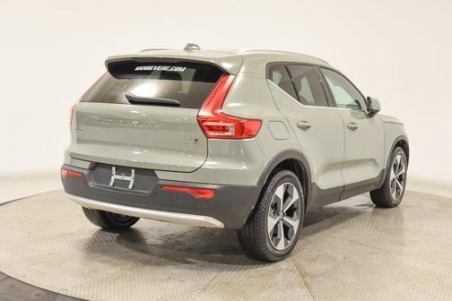 2024 Volvo XC40 B5 Plus Bright Theme