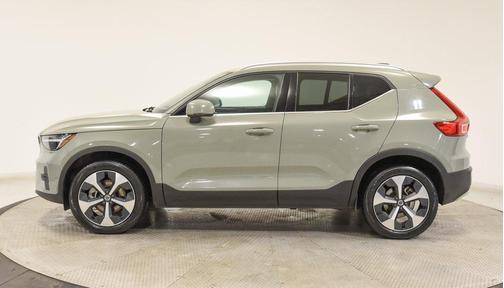 2024 Volvo XC40 B5 Plus Bright Theme