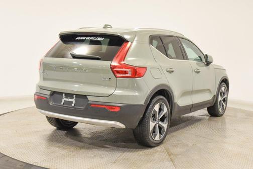 2024 Volvo XC40 B5 Plus Bright Theme