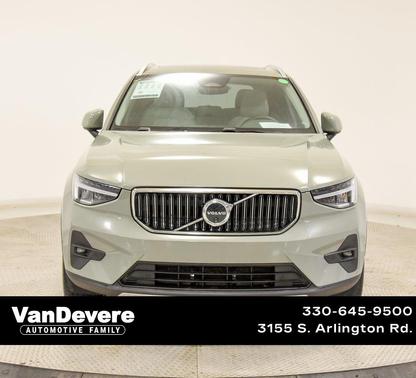 2024 Volvo XC40 B5 Plus Bright Theme