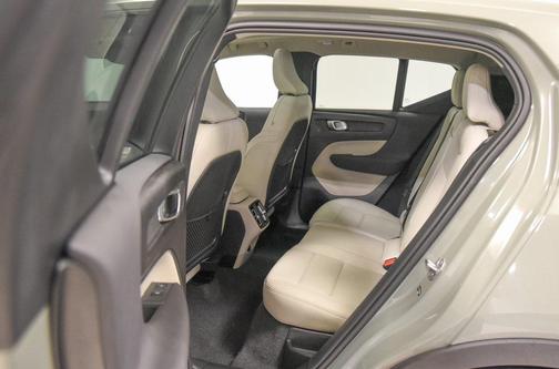 2024 Volvo XC40 B5 Plus Bright Theme