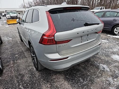 2022 Volvo XC60 B5 Momentum