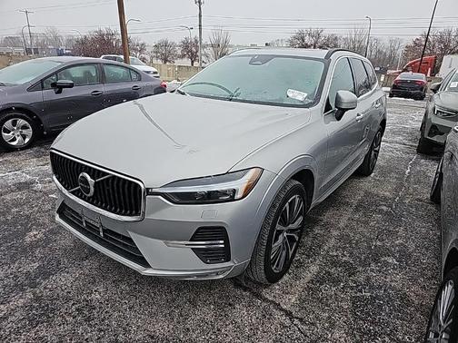 2022 Volvo XC60 B5 Momentum