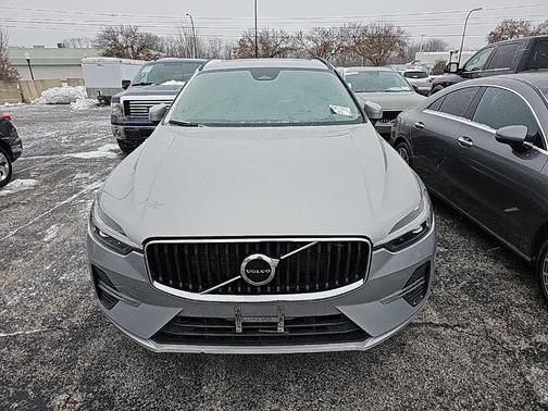 2022 Volvo XC60 B5 Momentum