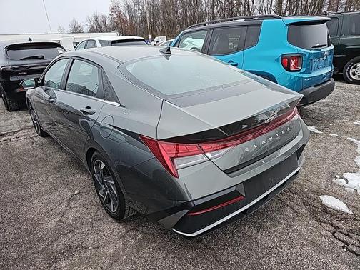 2025 Hyundai ELANTRA SEL