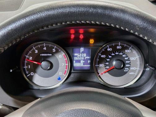 Ice Silver Metallic 2014 Subaru Forester 2.5i Limited