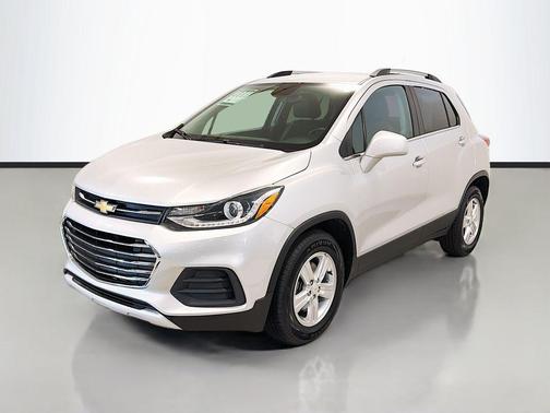 Silver Ice Metallic 2019 Chevrolet Trax LT