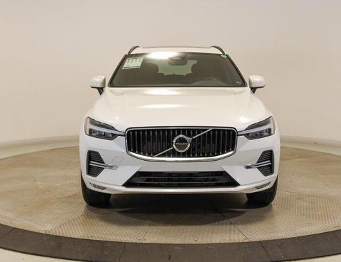 2022 Volvo XC60 B5 Momentum