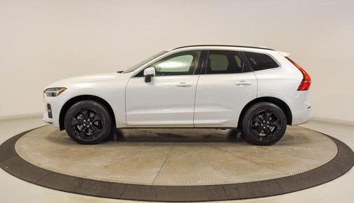 2022 Volvo XC60 B5 Momentum