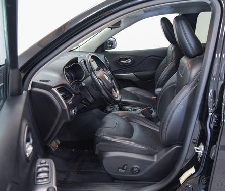 Diamond Black Crystal Pearlcoat 2021 Jeep Cherokee Latitude Lux
