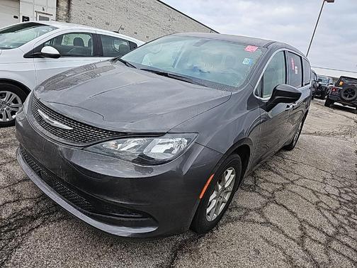 2022 Chrysler Voyager LX