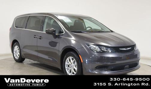 2022 Chrysler Voyager LX