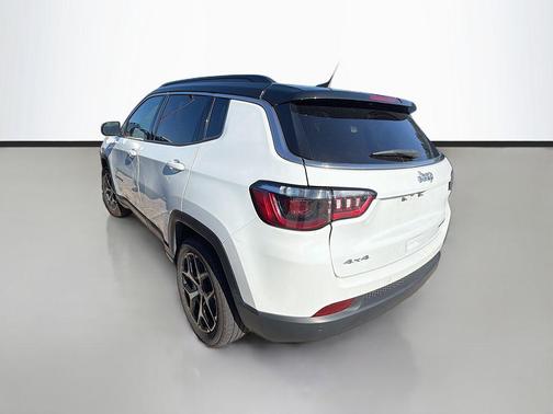 Bright White Clearcoat 2024 Jeep Compass Limited