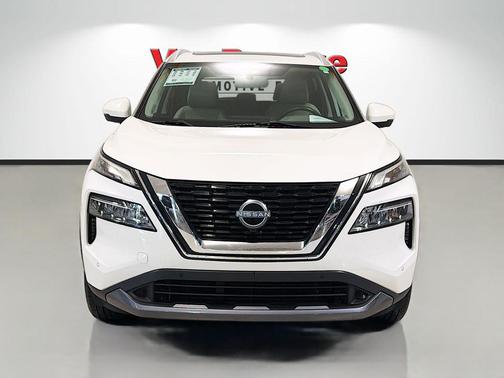 Pearl White Tricoat 2023 Nissan Rogue SL