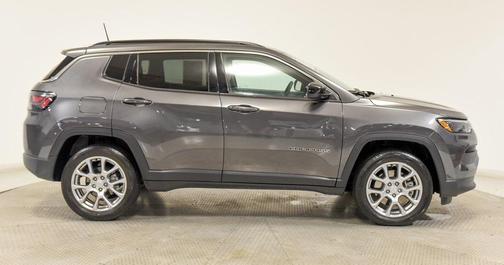 2023 Jeep Compass Latitude Lux