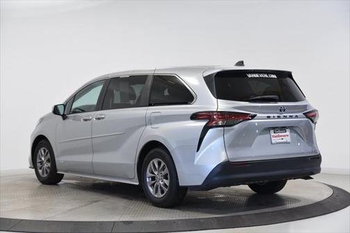 2021 Toyota Sienna LE