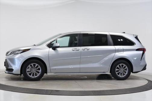 2021 Toyota Sienna LE
