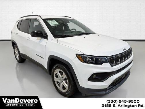 Bright White Clearcoat 2023 Jeep Compass Latitude