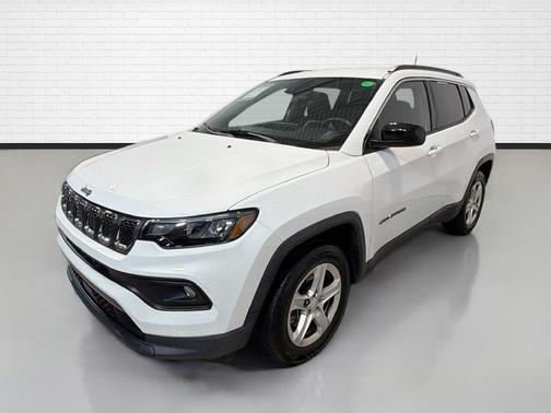 Bright White Clearcoat 2023 Jeep Compass Latitude