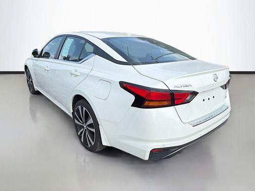 Pearl White Tricoat 2021 Nissan Altima 2.5 SR
