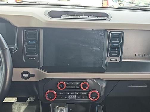 ICONIC SILVER METALLIC 2023 Ford Bronco Wildtrak