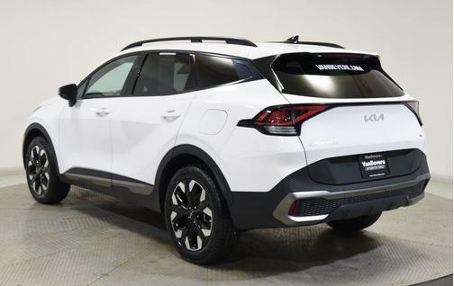 Glacial White Pearl 2023 Kia Sportage X-Line
