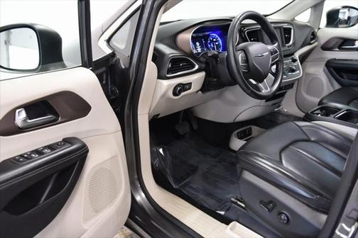 2021 Chrysler Voyager LXI
