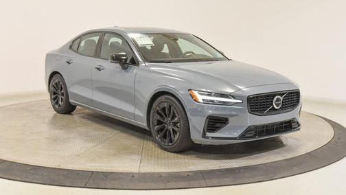 2023 Volvo S60 Recharge Plug-In Hybrid T8 Plus Dark Theme