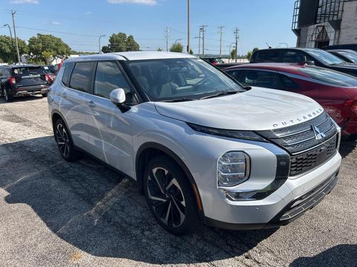 2023 Mitsubishi Outlander SE