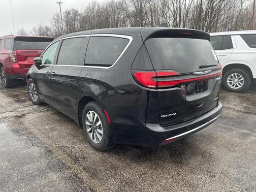 2024 Chrysler Pacifica Hybrid Select