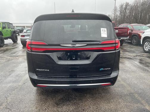 2024 Chrysler Pacifica Hybrid Select
