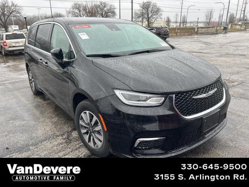 2024 Chrysler Pacifica Hybrid Select