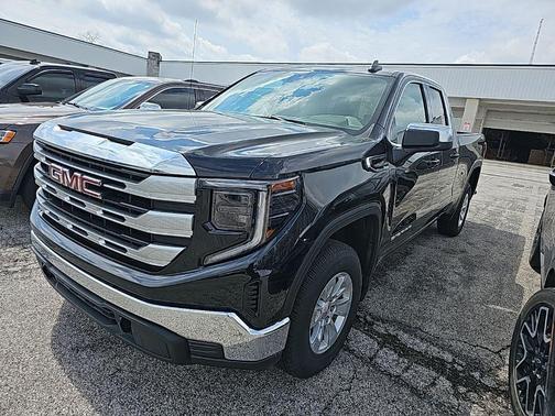 Onyx Black 2023 GMC Sierra 1500 SLE