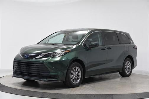 2022 Toyota Sienna LE
