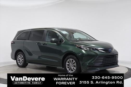 2022 Toyota Sienna LE