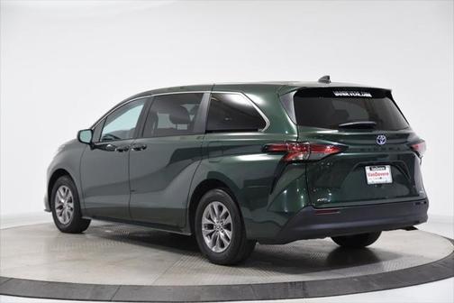 2022 Toyota Sienna LE