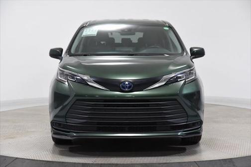 2022 Toyota Sienna LE