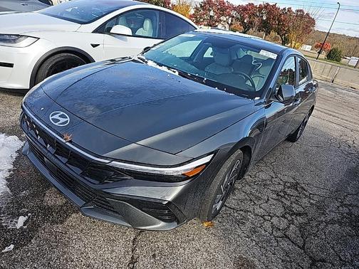 2025 Hyundai ELANTRA Limited