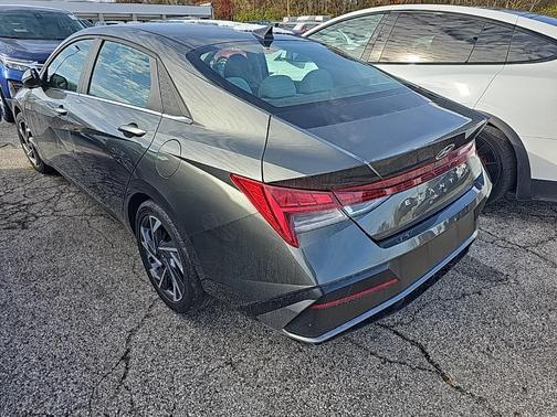 2025 Hyundai ELANTRA Limited